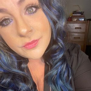 Meet your Posher, Ash